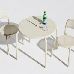 Table De Jardin 2 Personnes Fatboy Toní Bistreau - Desert -Mobilier De Jardin 103816 table jardin fatboy toni bistreau desert utilisation 2