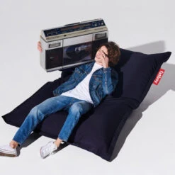 Pouf D'extérieur Fatboy Original Outdoor - Océan Foncé 7 Pouf D'extérieur Fatboy Original Outdoor - Océan Foncé -Mobilier De Jardin 104555 pouf exterieur fatboy original outdoor ocean fonce assis