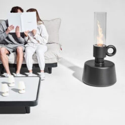 Lampe Fatboy Flamtastique - Anthracite 21 Lampe Fatboy Flamtastique - Anthracite -Mobilier De Jardin 104683 lampe huile fatboy flamtastique anthracite personne ambiance couple