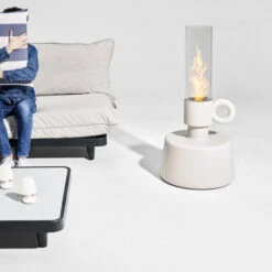 Lampe Fatboy Flamtastique - Gris Clair -Mobilier De Jardin 104684 lampe huile fatboy flamtastique gris clair ambiance 2